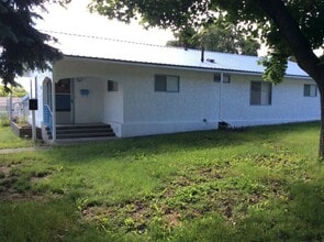 Building Photo - 702 C Ave