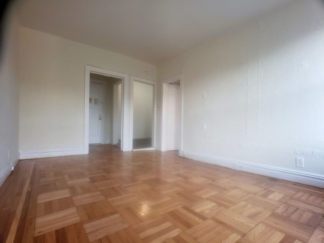Living Room - 641 W 207th St