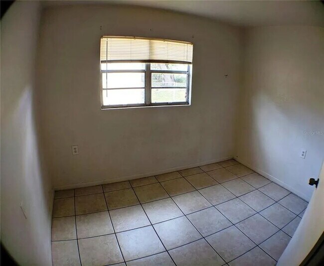 Foto del edificio - RENT FOR ZERO DEPOSIT MOVE IN - CLOSE TO DOWNTOWN
