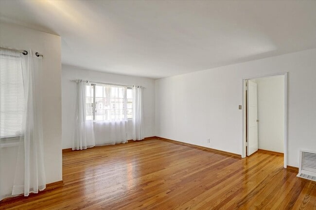 Building Photo - 7813 Toland Ave