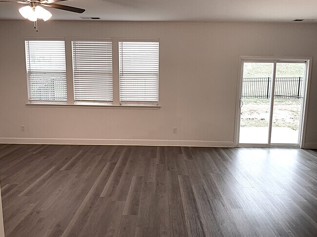 Foto del edificio - 5702 Lakemont Dr