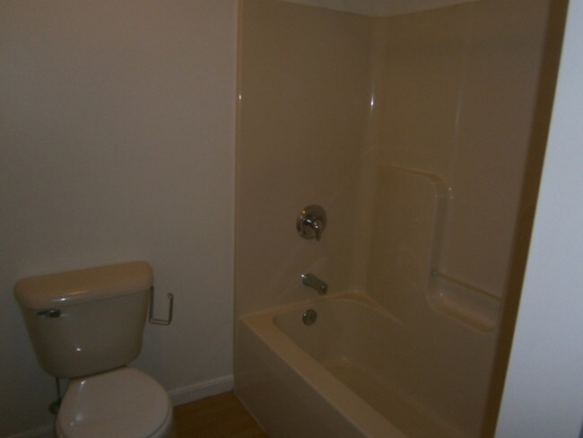 Building Photo - Large 2 BR in Hellam PA