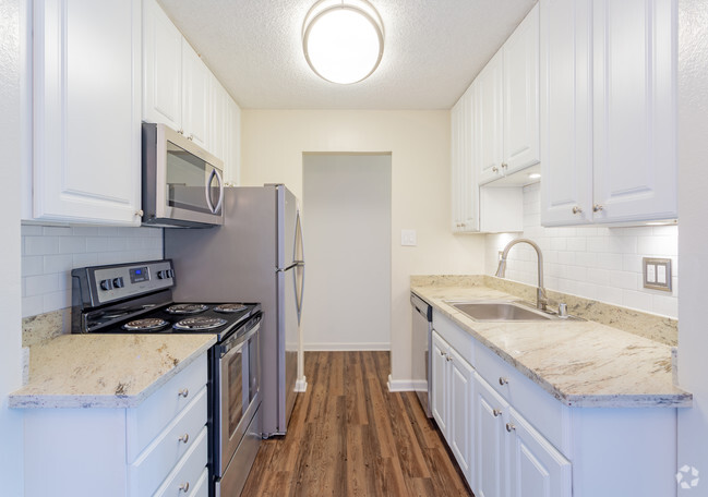 1HAB, 1BA Cocina - Monterey Pines Apartments