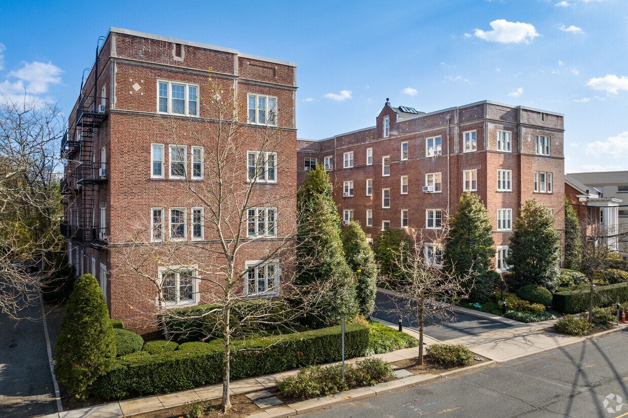 Summit Parmely Cooperative Apartments in Summit, NJ