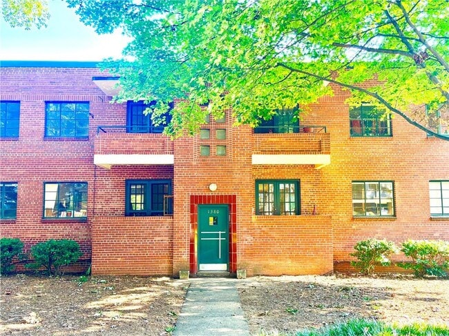 Building Photo - 1380 Chalmette Dr NE