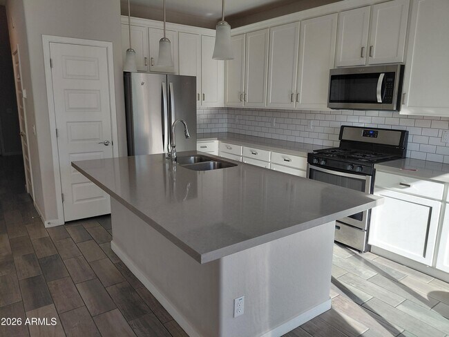 Building Photo - 715 N Sparrow Dr