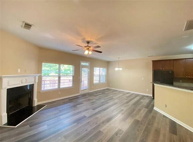 Building Photo - 1661 Scenic Pines Dr