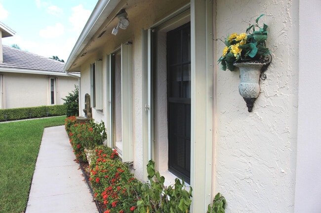 Building Photo - 10832 Stafford Cir N