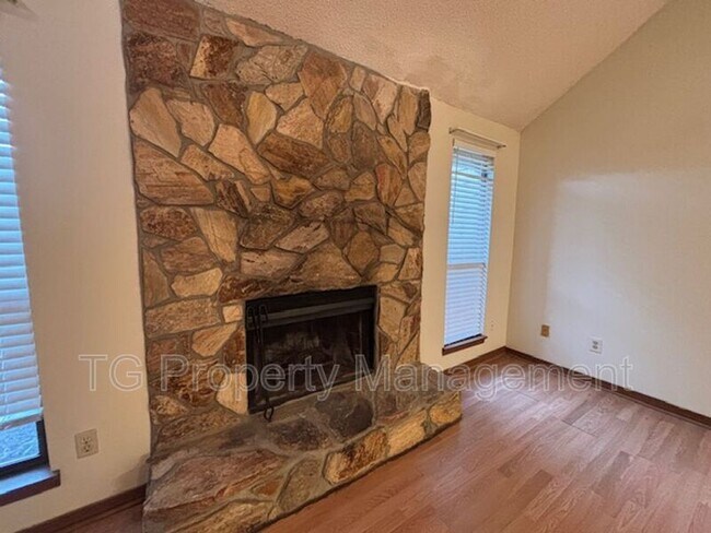Building Photo - 11647 Fort Caroline Lakes Dr