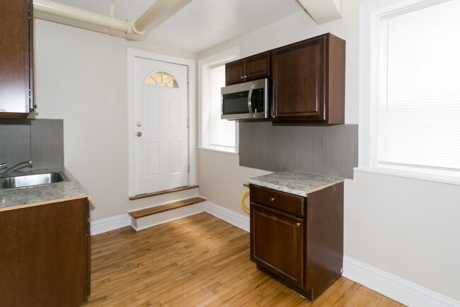 Foto del edificio - 4830 W Addison St