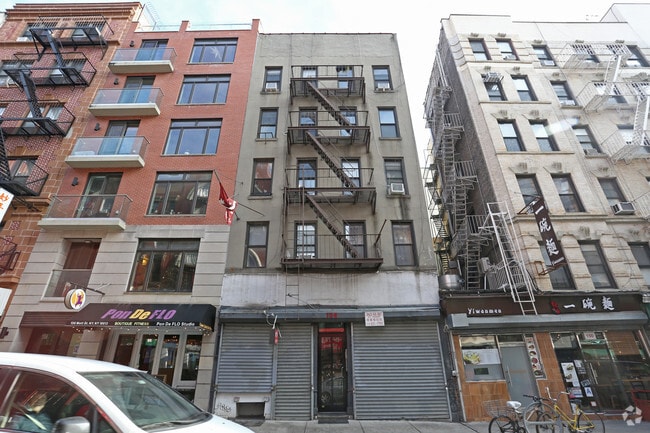 Building Photo - 154 Mott St