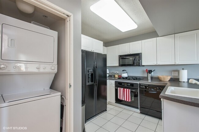 Foto del edificio - 1720 Maple Ave