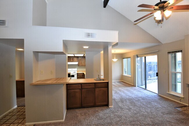 Building Photo - 2526 Duet Dr