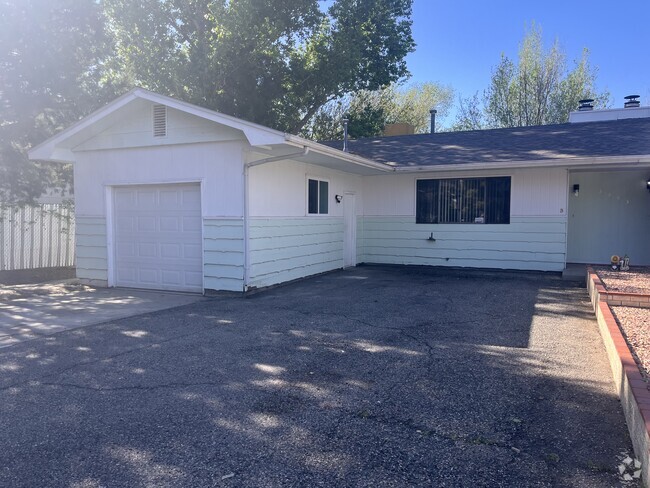 Building Photo - 3253 Castaneda Dr