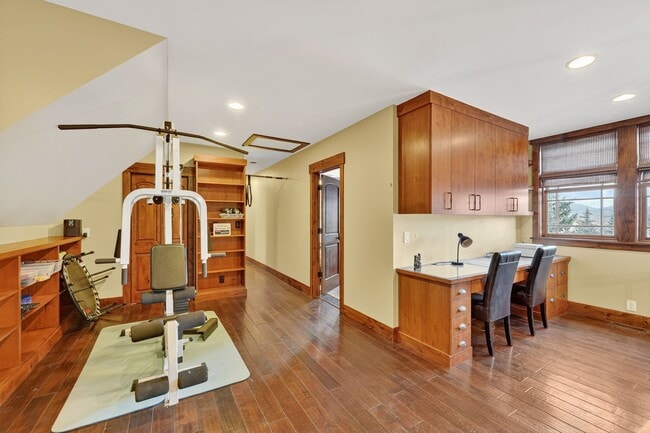 Foto del edificio - 7693 Whileaway Rd W