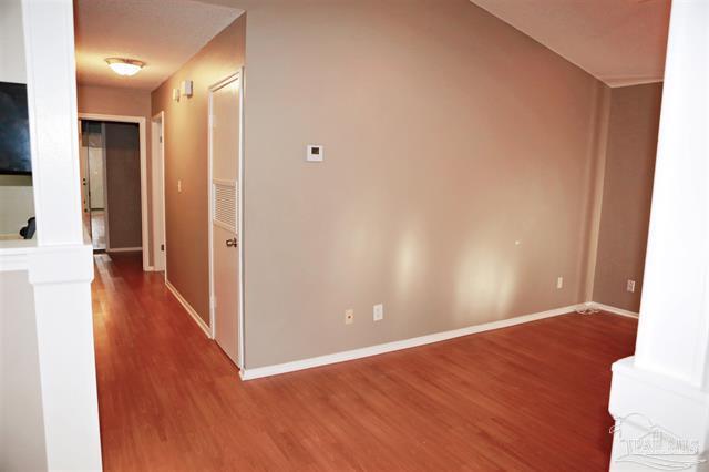 Building Photo - Spyglass Point , Upstairs Unit ~ Two bedro...