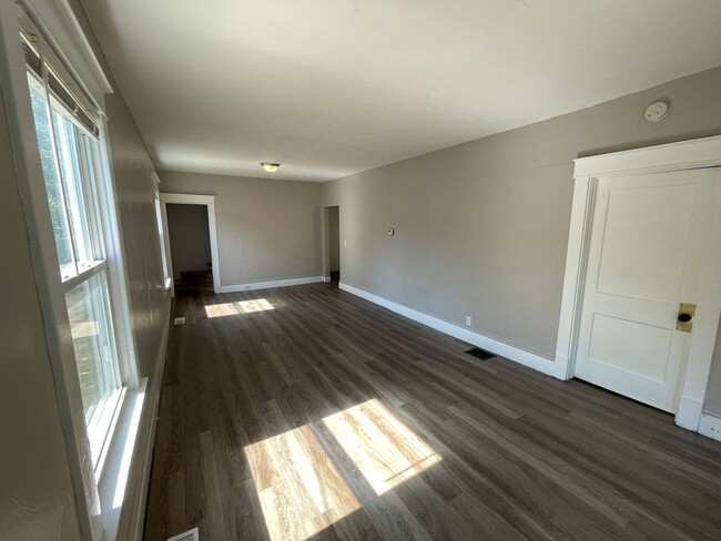 Foto del edificio - 43 Fuller Ave NE