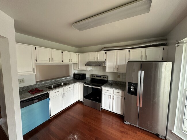 Foto del edificio - 4438 Cole Farm Rd