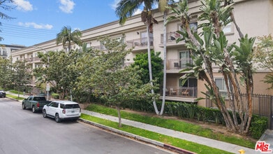 Building Photo - 141 S Clark Dr