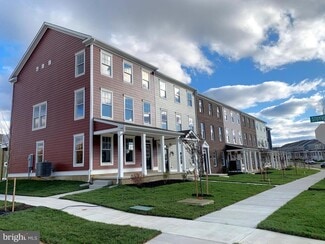 Building Photo - 872 Mapleton Ave