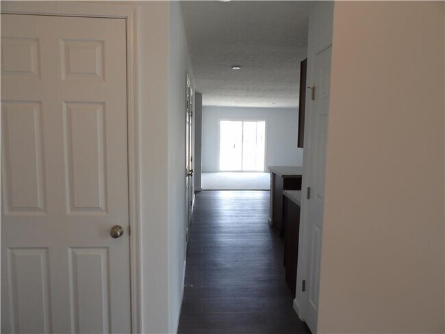 Foto del edificio - 2220 Waterway Pl
