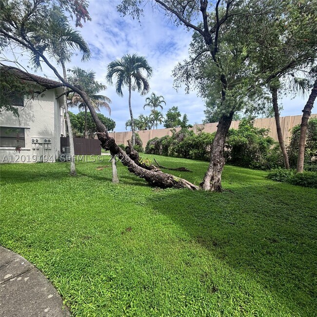 Foto del edificio - 10857 NW 7th St
