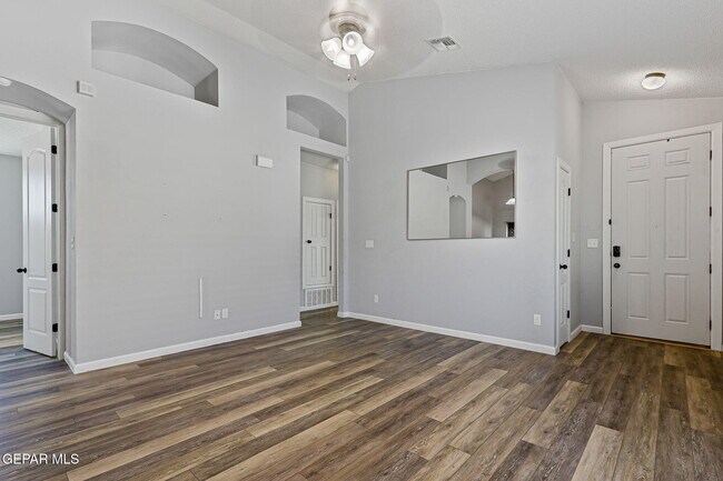 Foto del edificio - 7213 Copper Trail Ave