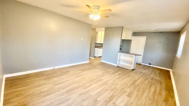 Foto del edificio - $0 First Month's Rent / $0 Deposit at Move-in