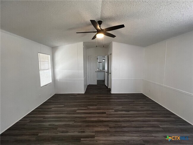 Foto del edificio - 1405 Harris Hill Rd
