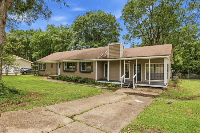 Building Photo - Spacious 4BR Home in Clinton School District with Multiple Living Areas