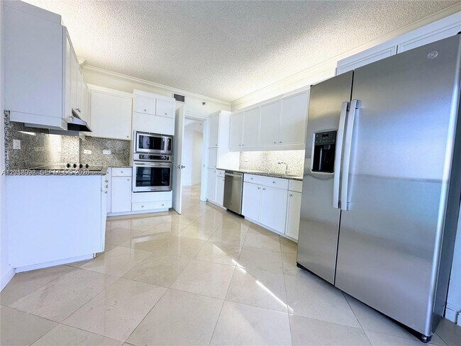 Foto del edificio - 8855 Collins Ave