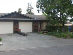 Building Photo - 1160-1162 Lisa Ct