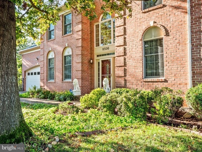 Photo - Elegant 4Bd/4Bth Brick Colonial House