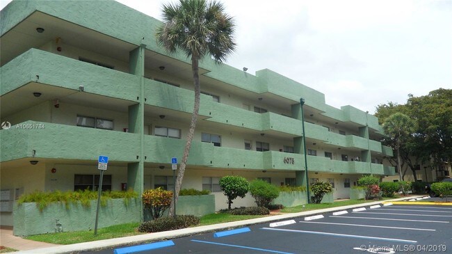Foto del edificio - 6075 N Sabal Palm Blvd
