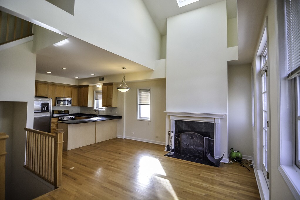 Foto principal - 1755 W Roscoe St