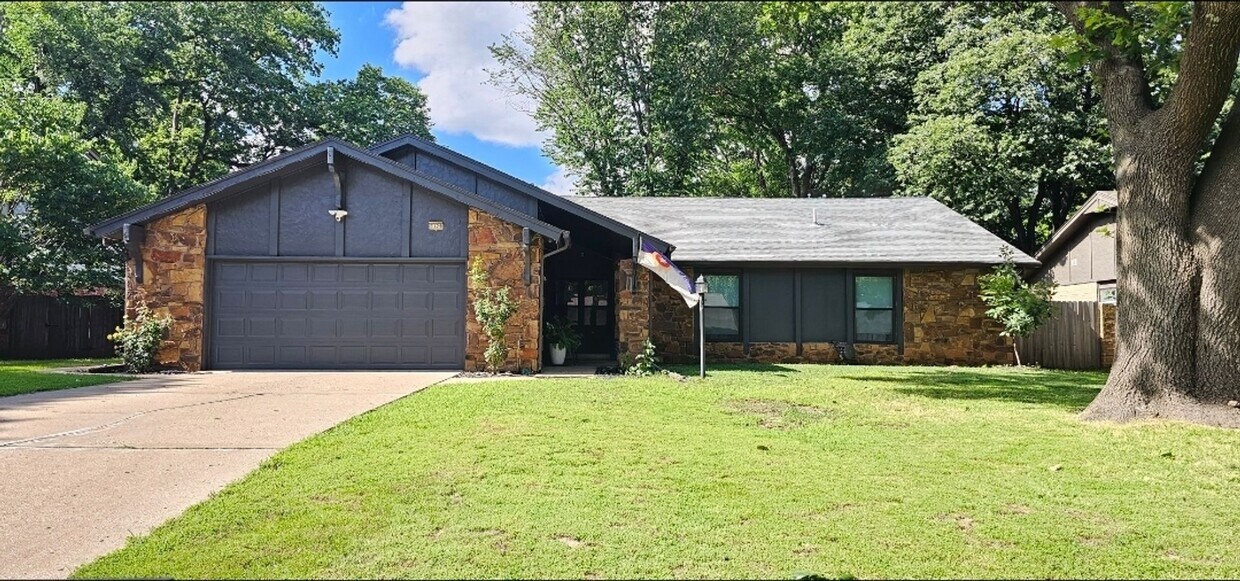 Foto principal - Contemporary Ranch in a beautiful, quiet s...