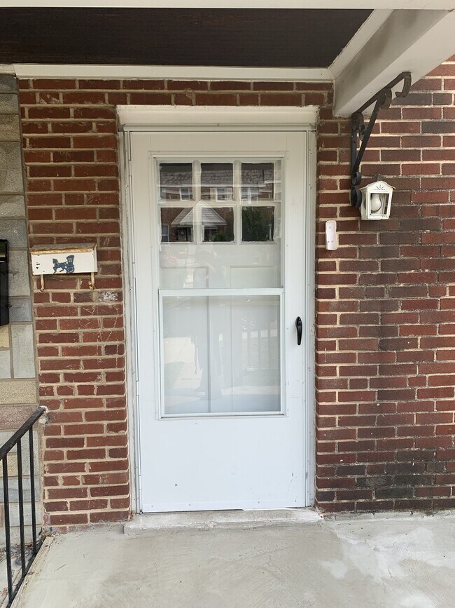 Foto del edificio - 160 W Meadow Road