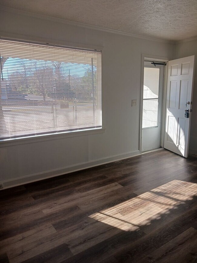 Foto del edificio - North Columbus 2bedroom home available to rent!