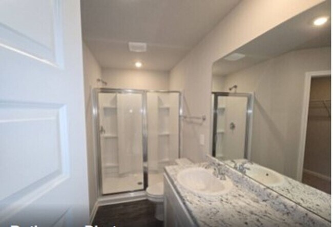 Foto del edificio - 249 Faded Rose Ln