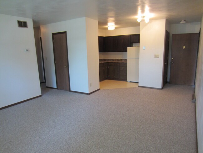 Cocina/Sala de estar - Colonial Square Apartments