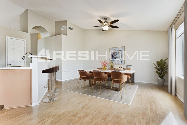 Foto del edificio - 530 S Jackson St