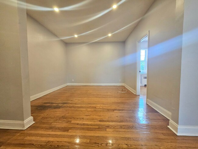 Building Photo - 1 Dewitt Rd