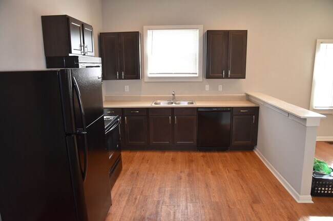 Foto del edificio - 350-352 E Hinman Avenue
