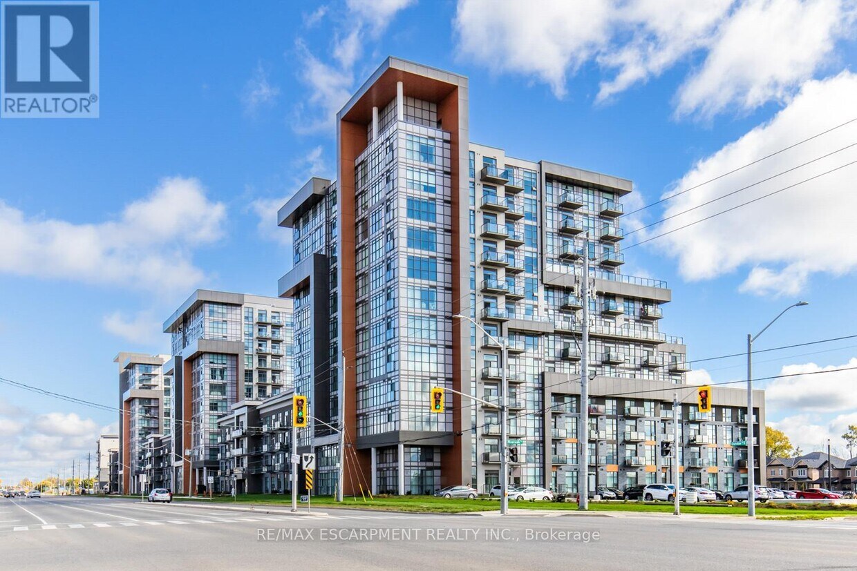 Primary Photo - 450 Dundas St E