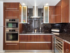 Building Photo - 2711 S Ocean Dr