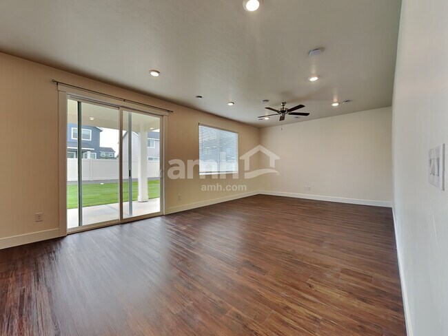 Foto del edificio - 1067 S Jillian Ave