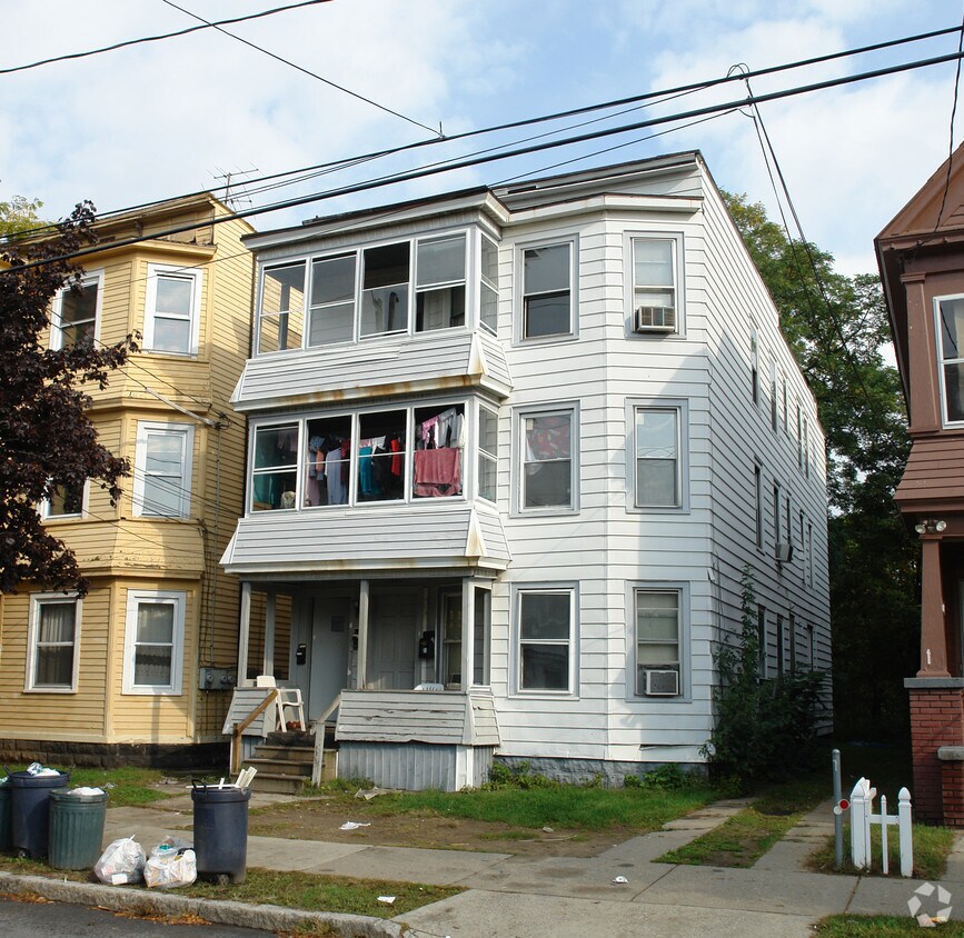Primary Photo - 921 Bridge St
