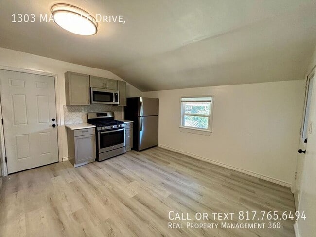 Building Photo - 1303 Marydale Dr