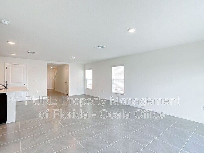 Building Photo - 8645 SW 45th Ct