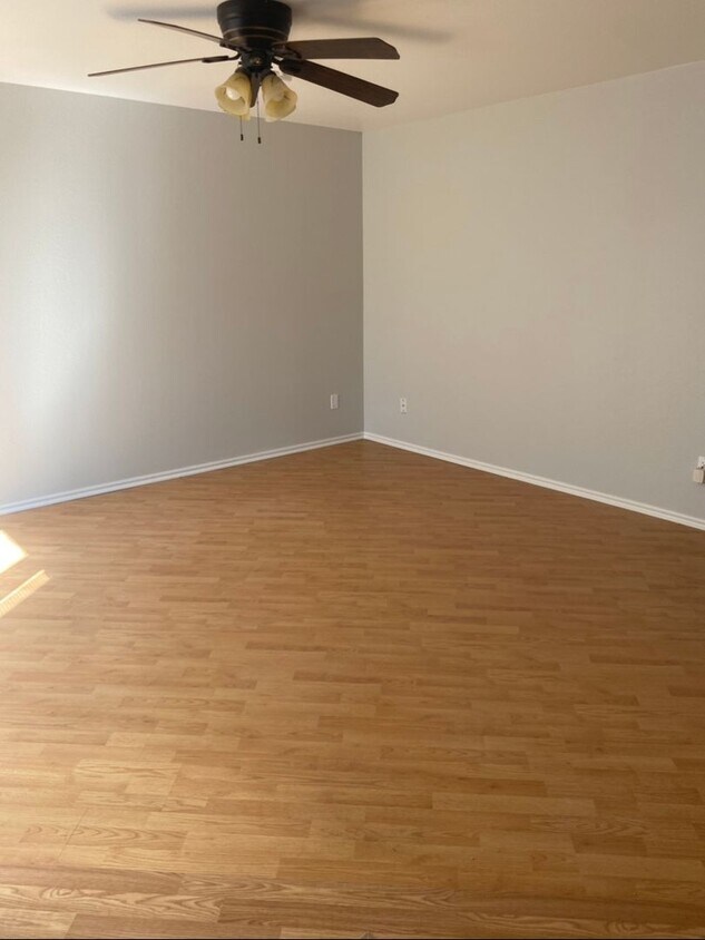 Foto principal - Coming soon! Great location, 4 bedroom hou...